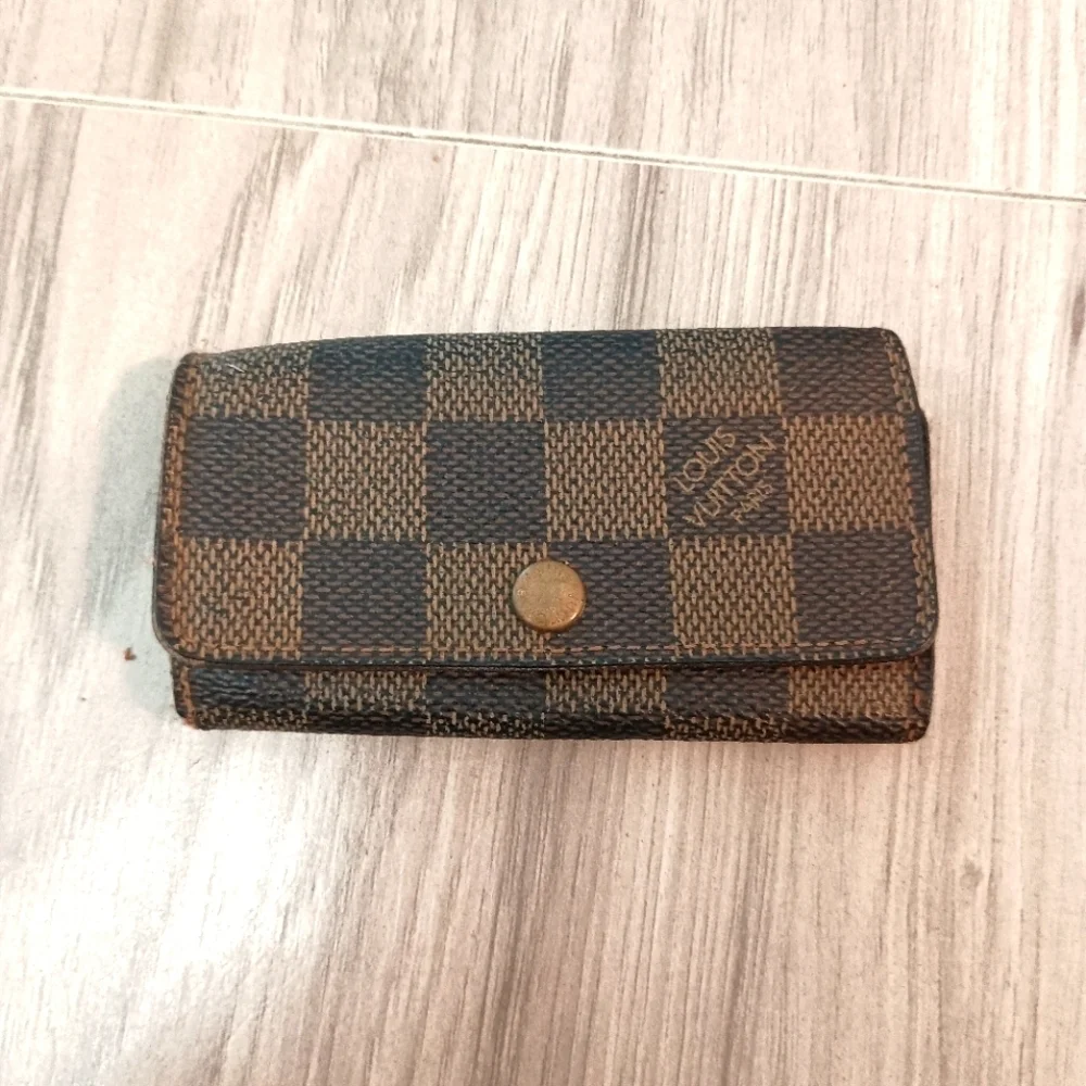 Authentic Louis Vuitton 4 Ring Key Holder Damier Ebene